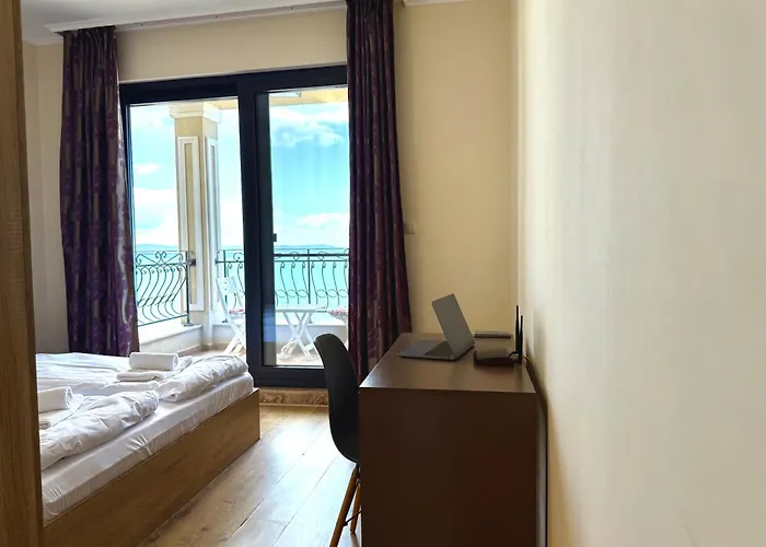 Cosher Gardenia Palace 6 Free Parking *