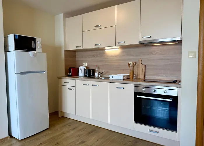 Cosher Gardenia Palace 6 Free Parking